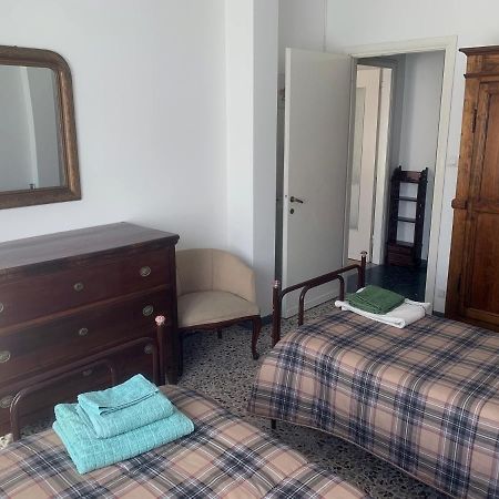 Casa Bianca 4 - Confortevole In Centro A モネーリア エクステリア 写真
