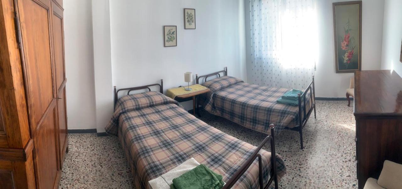 Casa Bianca 4 - Confortevole In Centro A モネーリア エクステリア 写真
