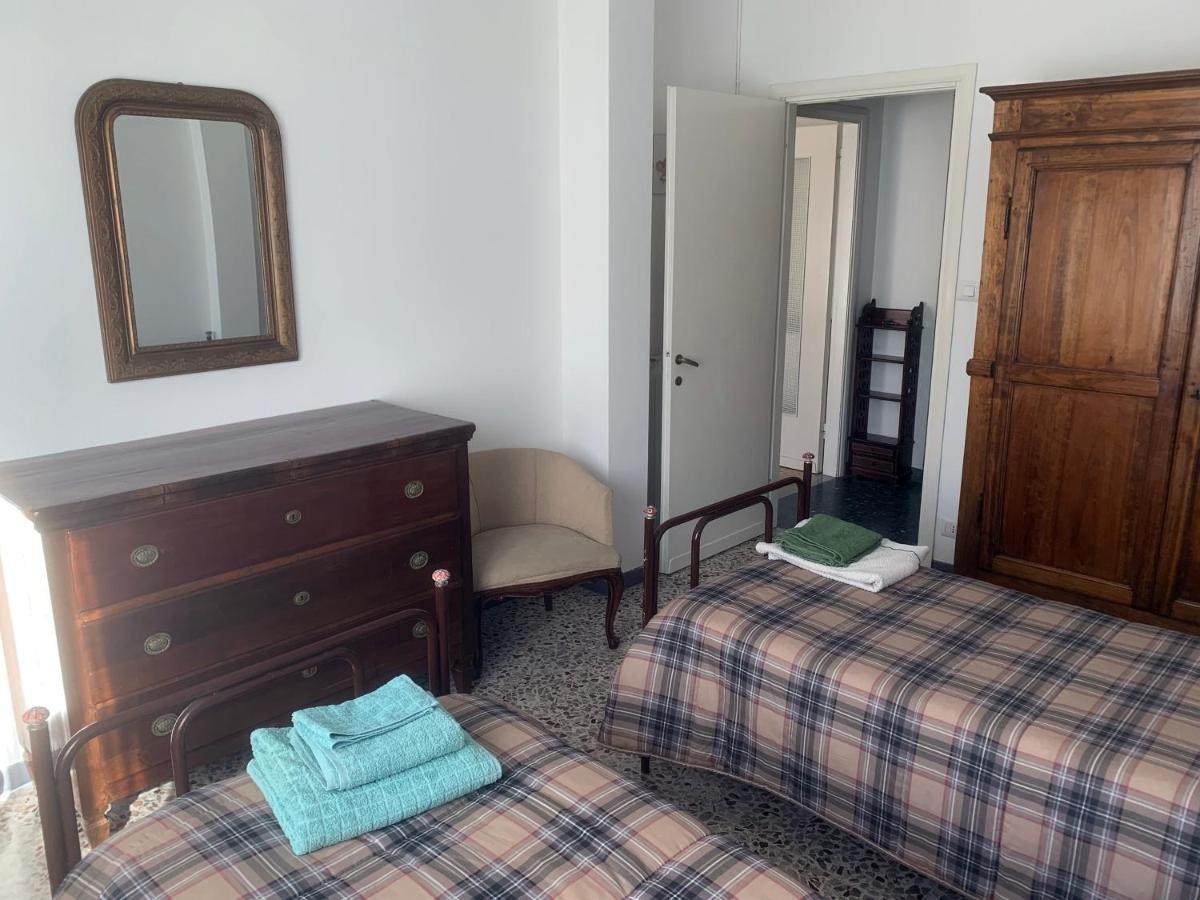Casa Bianca 4 - Confortevole In Centro A モネーリア エクステリア 写真