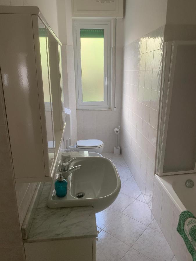 Casa Bianca 4 - Confortevole In Centro A モネーリア エクステリア 写真